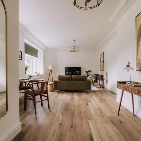 דירה The Wild Nook - Luxury With Gardens And Tennis באונס-און-ווינדרמיר